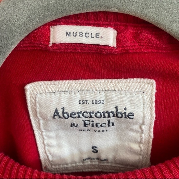 Vintage Abercrombie & Fitch Red Men's Sweater - Picture 3 of 5